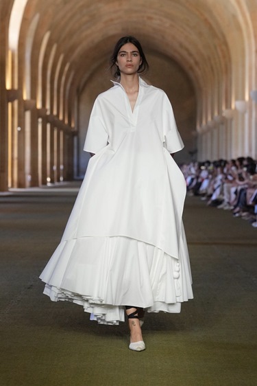 الريف الفرنسي بلمسات معاصرة في مجموعة Jacquemus ربيع 2026